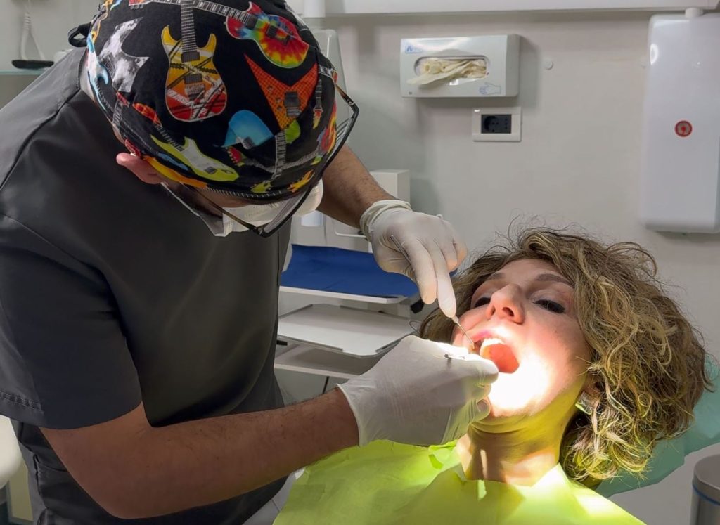 COPERTINA BLOG - come avviene la pulizia dei denti dal dentista