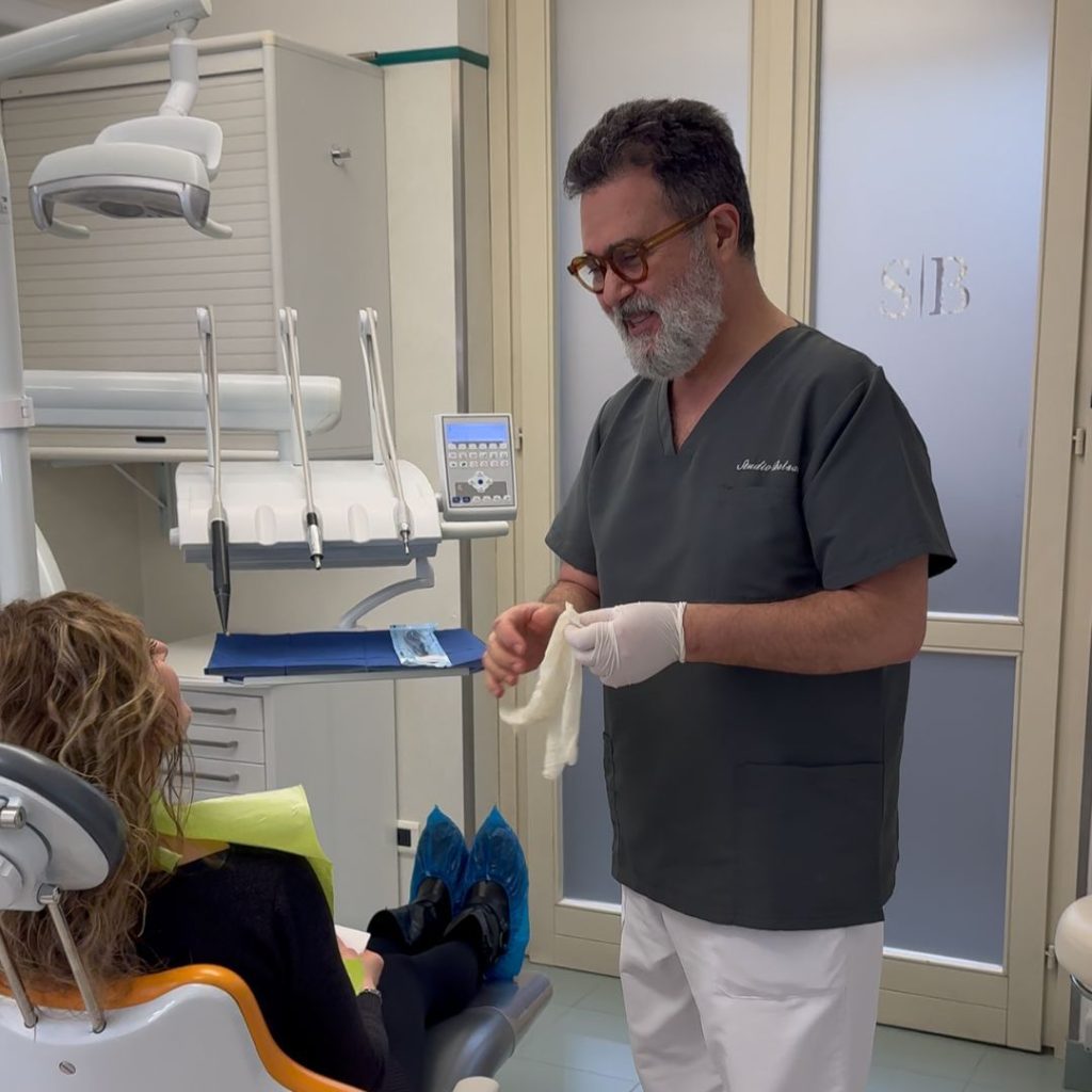 Faccette Dentali 7 FOTO CI PRENDIAMO CURA DI TE - Dentista a Crema CHI SIAMO - Dentista a Crema