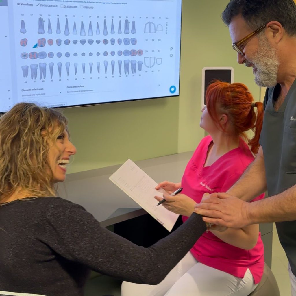 Faccette Dentali 9 FOTO CI PRENDIAMO CURA DI TE - Dentista a Crema - Studio dentistico a Crema