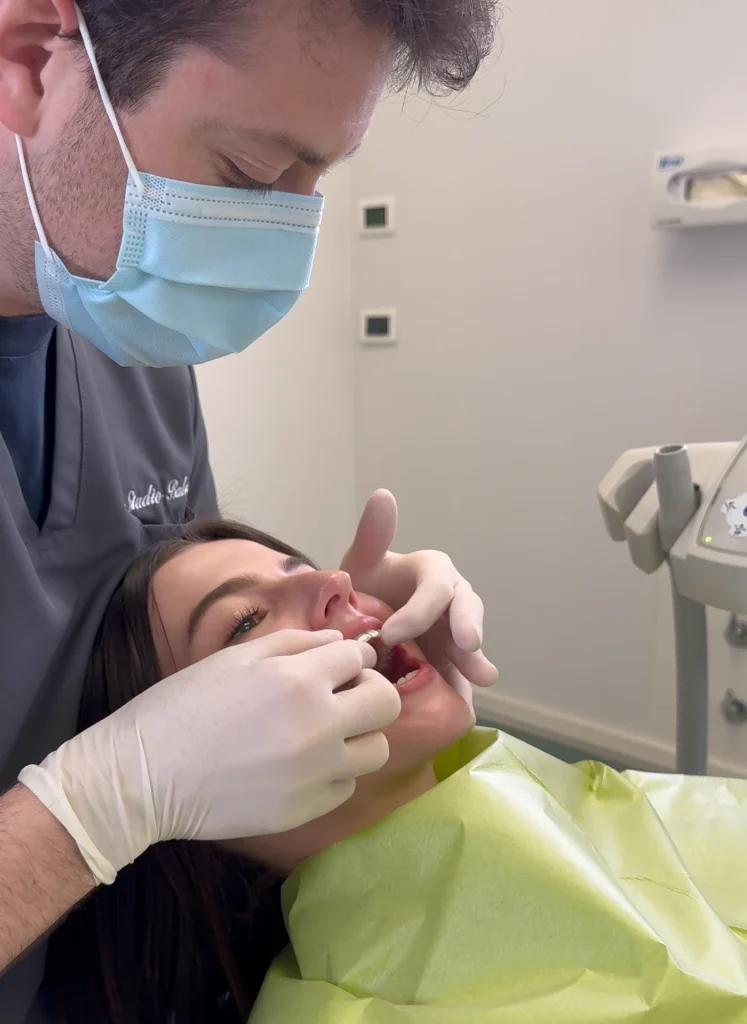 GALLERY 3 - Dentista a località